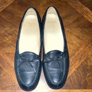 Alan Payne. Black leather loafers. Size 10.5 D.